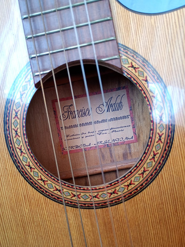 Guitarra Criolla Clásica Electroacústica Con Corte + Funda Naranja Claro Y Negro Diestro Madera (Usado)
