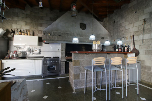 Venta Chalet, Jardin, Quincho, Cochera -san Martin