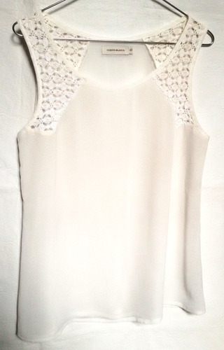 Musculosa Con Encaje En Los Hombros