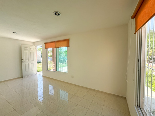 Caucel Casa En Privada De 3 Habitaciones En Renta