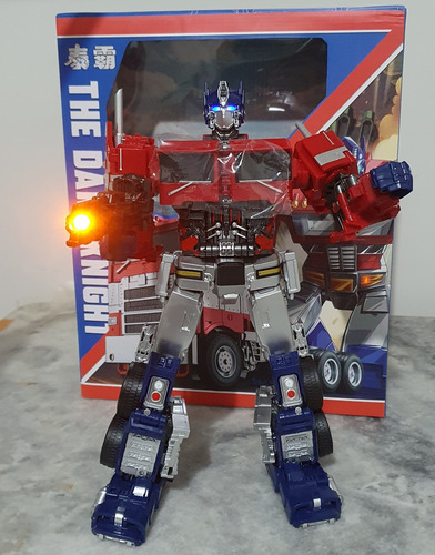 Optimus Prime 32cm Led Transforma Em Carreta