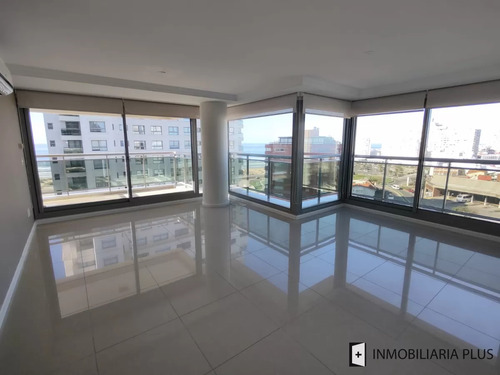 Venta De Departamento De 2 Dormitorios En El Complejo Torre Imperial C726b