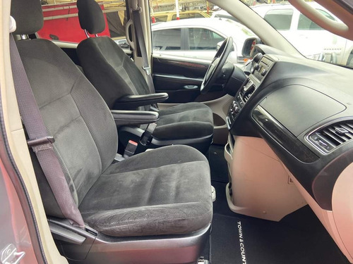 Imagen 9 de 9 de Chrysler Town & Country 3.6 Li At
