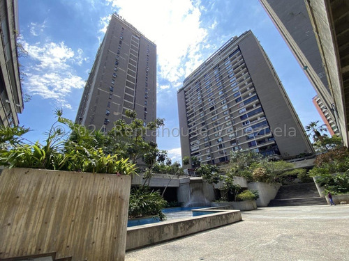 Apartamento En Venta En Prados Del Este Caracas 24-22929