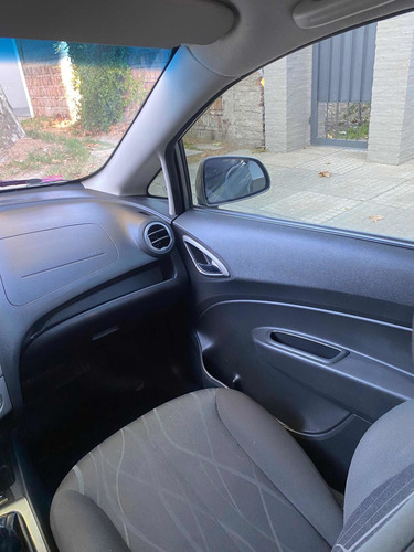 Imagen 11 de 15 de Chevrolet Sail 2016 1.4 Full