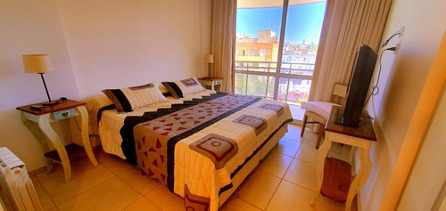 Imagen 12 de 30 de Venta-centro- Av. San Martín- Carlos Paz- Departamento De Categoría- 2 Dormitorios- 1 En Suite-cochera-balcón- Edificio Etoile 2- Amenities-pileta