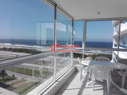 Piso Alto Frente Al Mar Con Parrilla Propia.