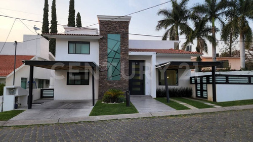 Casa En Venta, Col. Lomas De Cocoyoc, Morelos