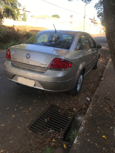 Fiat Linea 2012 1.8 16v Essence Flex Dualogic 4p