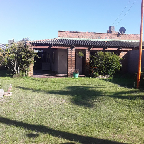 Casa Ampla, Confortável E Totalmente Equipada Para Residir O Ano Todo