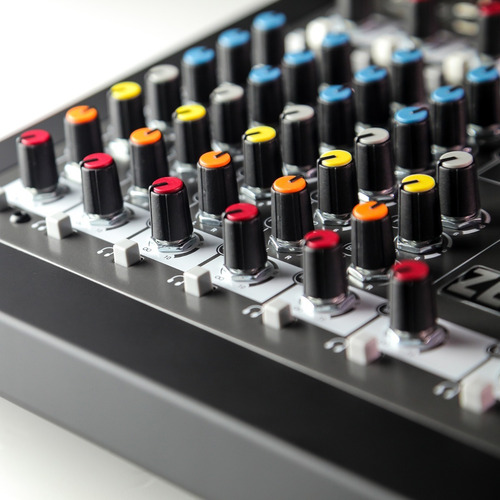 Imagen 8 de 9 de Consola Allen & Heath Zedi-10