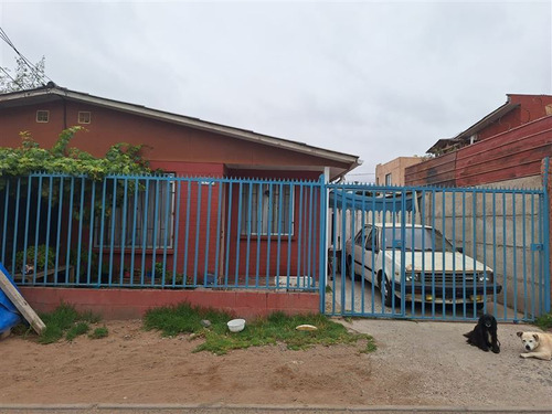 Casa En Venta De 3 Dorm. En La Serena