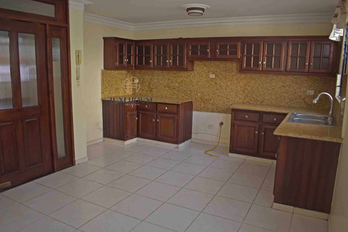 Imagen 6 de 16 de Amplio Pent-house De 250 Mtrs Con Jacuzzi. Revestido En Caoba En Sala, Estar, Comedor Y Habitación Principal. Con Excelente Ubicación Cerca De Supermercados, Ferreterías, En La Moraleja (eaa-003)