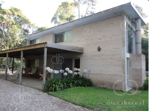 Punta Del Este, Casa En Solanas, 2 Dormitorios Y Piscina*- Ref: 42477