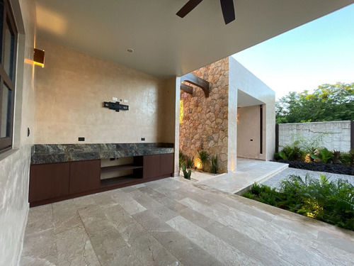Casa En Venta En Privada Residencial En Temozon Norte, Merida, Yuc.