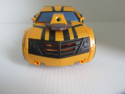 Bumblebee Transformer Auto Transforma Cuando Rueda A Pilas (Usado)