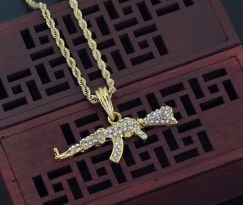 Collar de cordón dorado Fuzil Ak 47 con brillantes dorados