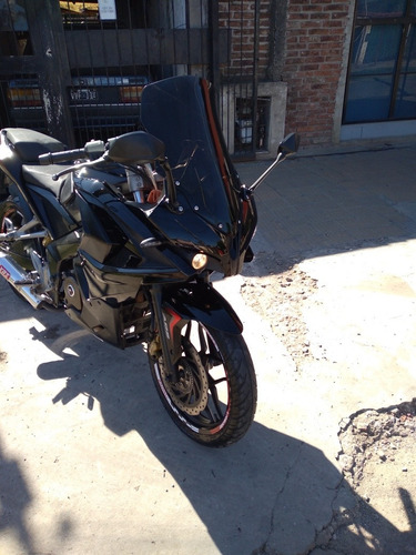 Bajaj Rouser Rs200