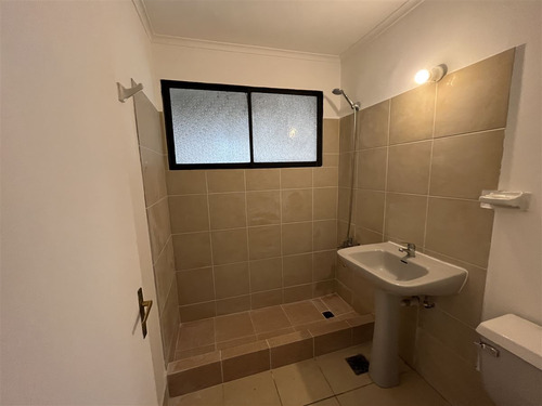 Casa En Venta De 3 Dorm. En La Cisterna