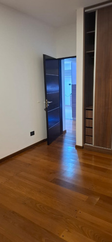 Casa 3 Amb. En Alquiler Con Cochera, Pileta. Ramos Mejía