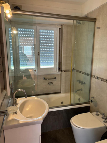 Departamento En Venta Dos Ambientes, Al Frente, Zona Centro.