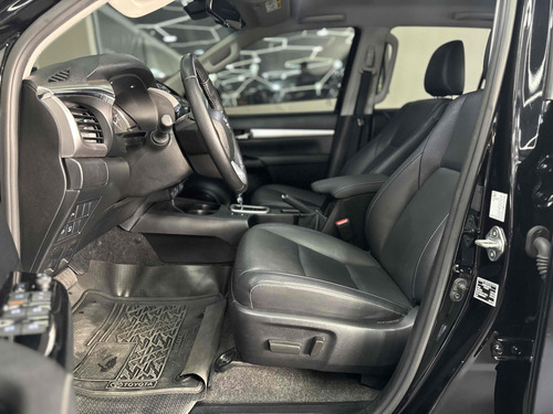 Toyota Hilux 2.8 D-4D TURBO DIESEL CD SRX PLUS 4X4 AUTOMÁTICO