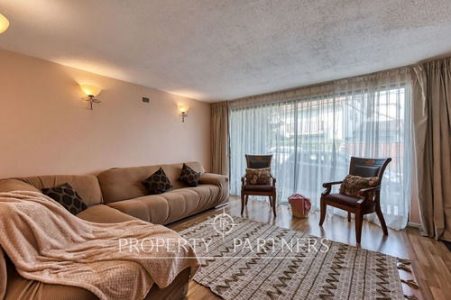Estoril, Casa De 3 Pisos Con Excelente Conectivida...