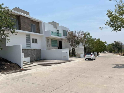 Se Vende Preciosa Casa En Real De Juriquilla, Jardín, 3 Recs