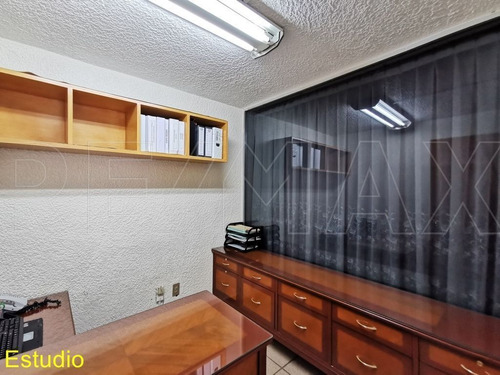 Casa De 215m2t / 347m2c / 4r / 3.5b / 1a / Vigilancia