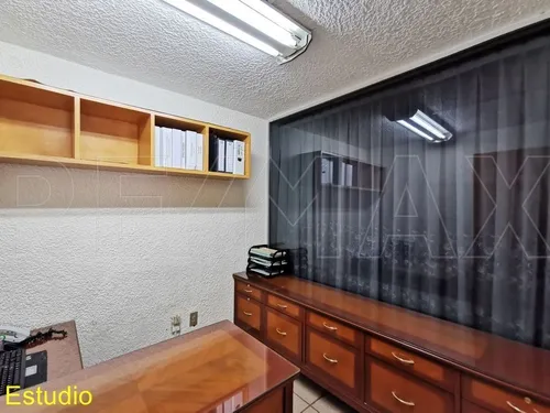 Casa De 215m2t / 347m2c / 4r / 3.5b / 1a / Vigilancia