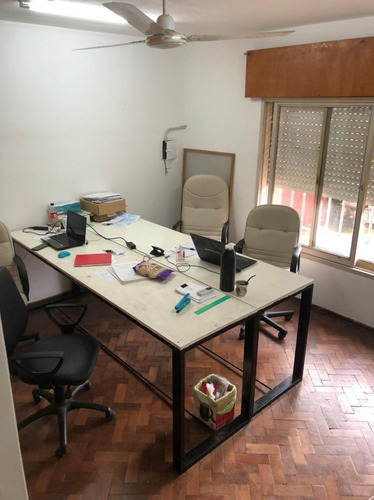Casa En Los Boulevares- Los Hungaros 4494-tres Dormitorios Y Departamento Independiente