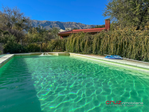 Chalet De 102m2 Con Piscina En Barranca Colorada