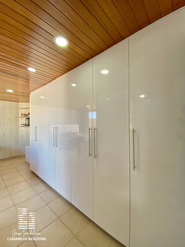 En Venta Amplio Apartamento Duplex Tipo Ph, En El Exclusivo Condominio Loma Real En Playa Moreno.
