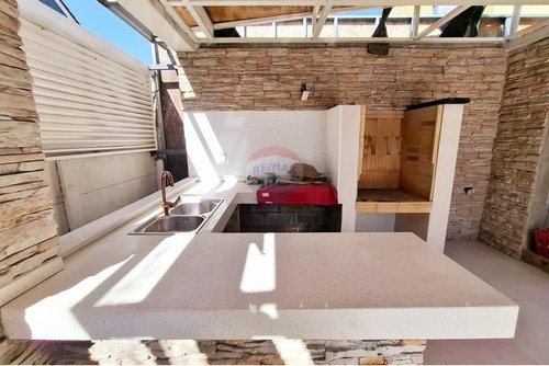 Amplia Y Moderna Casa 4d+2b, Valle Grande, Lampa