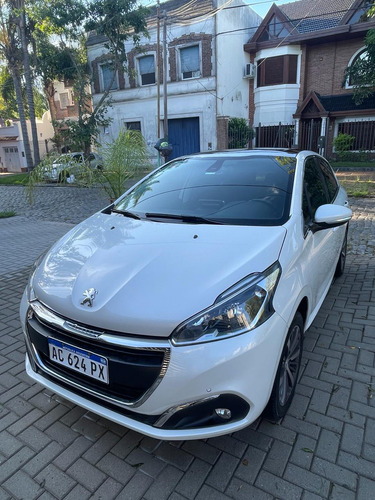 Peugeot 208 1.6 Feline