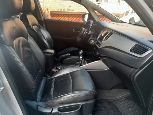 Kia Carens 2.0 Suv MT