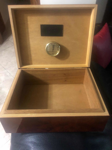Imagen 2 de 4 de Humidor De Habanos Nogal