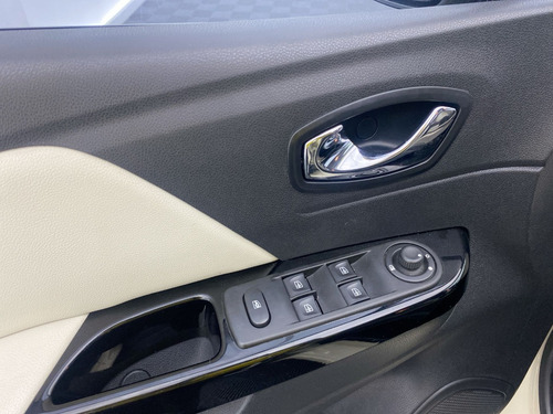 Imagen 20 de 25 de Renault Captur Intens 2.0l