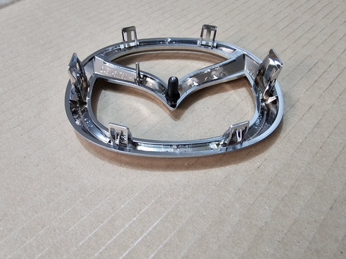 Emblema Delantero Mazda 2 Mide 12,5×19 2019-21 Original (Usado)
