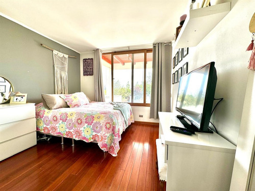 Casa En Venta Condominio De 5 Dorm Quincho. En Lo Barnechea