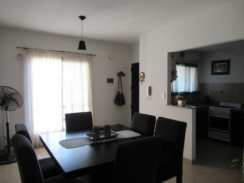 Imagen 8 de 14 de Departamento 2 Ambientes Planta Alta Villa Morra Pilar