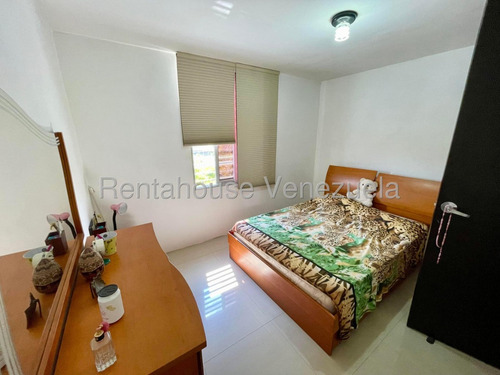 Moderna Casa En Venta Este De Barquisimeto. Urbanizacion Colinas Del Viento 25-20497 As-my