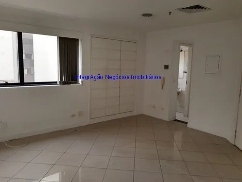 Imagem 2 de 10 de Conjunto Comercial 47m², 02 Banheiros E 01 Vaga Na Garagem. Condomínio Com Portaria E Segurança 24hrs. Excelente Localização Entre As Ruas Cardoso - 21112305 - 70323730
