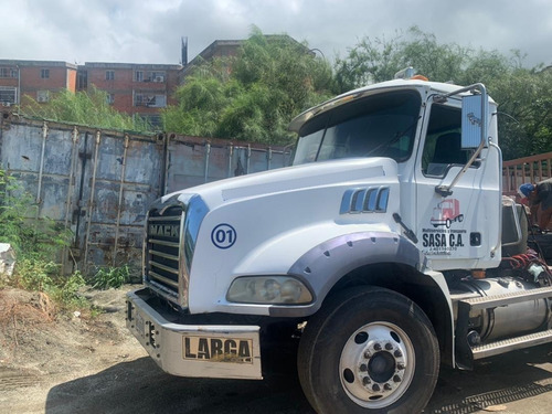 Imagen 2 de 8 de Mack Granite Gu813l Tiburon