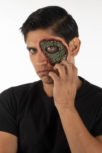 Aplicación Maquillaje Herida Falsa Parte De Cara De Reptil