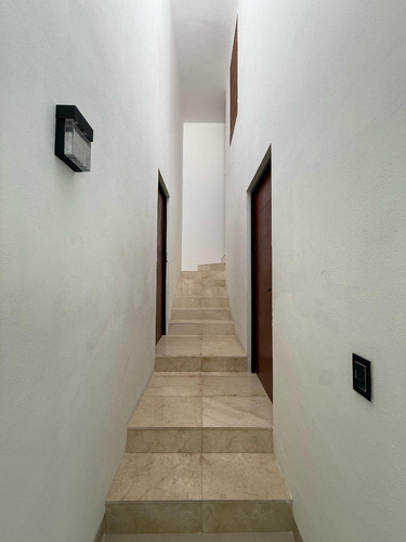 Exclusiva Residencia Moderna Con Alberca Y Amplios Espacios | Diseño Minimalista