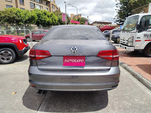 Volkswagen Jetta Comfortline Sedan Sec 2,0