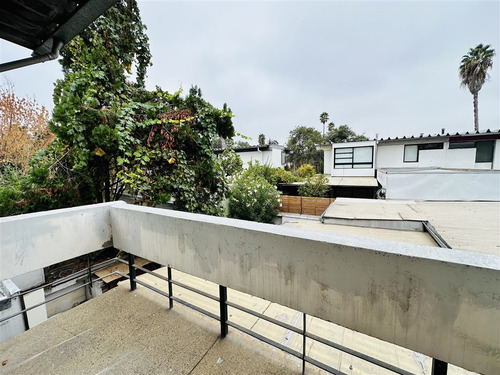 Casa En Venta De 5 Dorm. En Ñuñoa