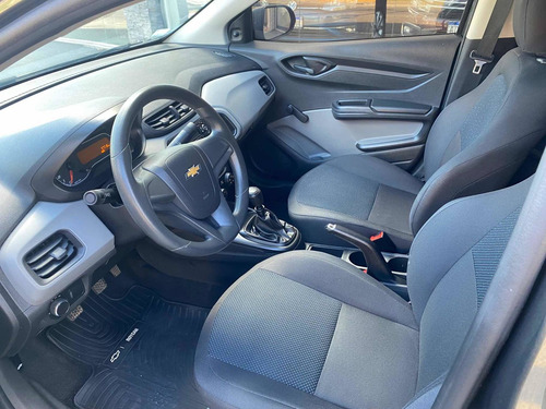 Imagen 8 de 12 de Chevrolet Onix 2017 1.4 Joy Ls + 98cv