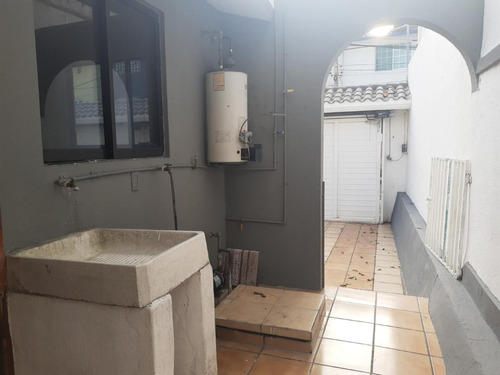 Casa En Venta Garage Para 3 Autos, Alberca - Granjas De La Boticaria